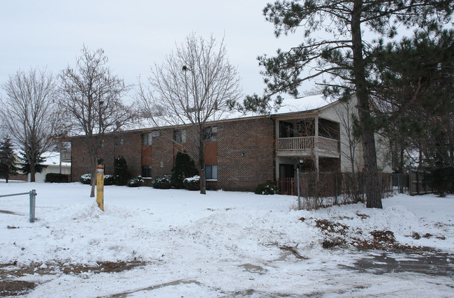 9161 Dunlap Ave in Lexington, MN - Foto de edificio - Building Photo