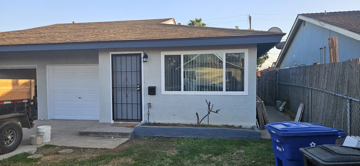 562 Center St in Chula Vista, CA - Building Photo