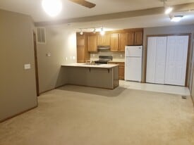 1208 Koestner St, Unit 6 in Burlington, IA - Building Photo