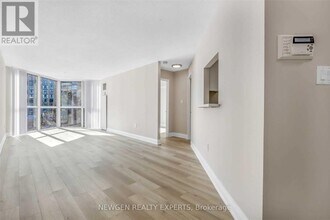 5 Concorde Pl in Toronto, ON - Building Photo - Building Photo