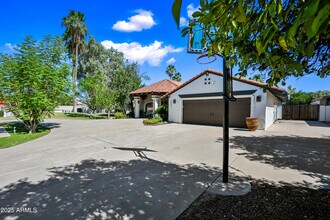 5541 E Crocus Dr in Scottsdale, AZ - Building Photo - Building Photo