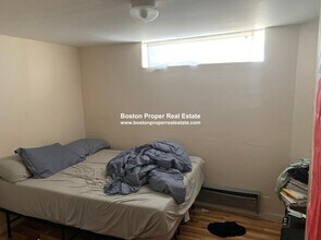 684 Parker St, Unit 1 in Roxbury Crossing, MA - Foto de edificio - Building Photo