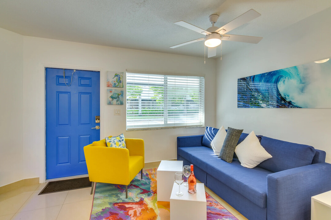 412 NE 4th Ave, Unit 4 in Hallandale Beach, FL - Building Photo