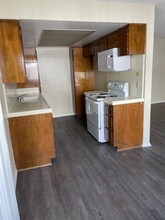 Jordan Tropicana Apartments in Canoga Park, CA - Building Photo - Building Photo