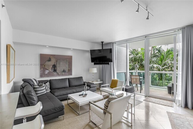 1000 S Pointe Dr, Unit 506 in Miami Beach, FL - Building Photo - Building Photo