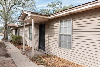 5405 E Shore Dr in Pensacola, FL - Building Photo - Building Photo