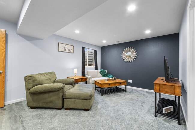 115 Alydar Dr, Unit Private master in North Liberty, IA - Building Photo - Building Photo