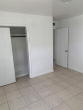 1916 Scott St, Unit A in Hollywood, FL - Foto de edificio - Building Photo