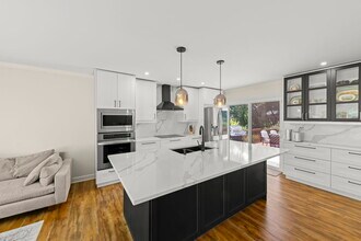 215 Longridge Ct in Naperville, IL - Building Photo - Building Photo