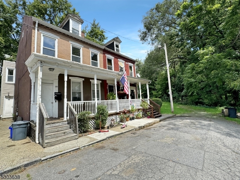 77 Brainard St in Phillipsburg, NJ - Building Photo