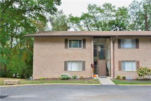 6100 Sanlin Dr in Carnot-Moon, PA - Foto de edificio