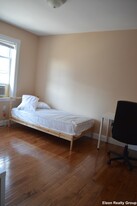 2009 Commonwealth Ave, Unit 2 in Boston, MA - Building Photo - Building Photo