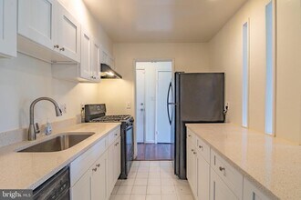 563 Wilson Bridge Dr in Oxon Hill, MD - Building Photo - Building Photo