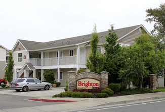 Brighton Square Apartments in Everett, WA - Foto de edificio - Building Photo