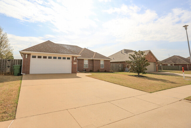 6303 S 37th St in Rogers, AR - Foto de edificio - Building Photo