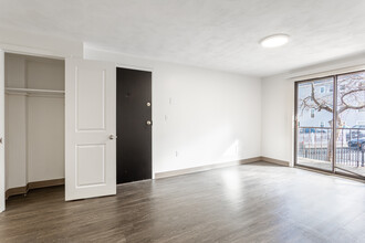 1 Darling Apartments in Boston, MA - Building Photo - Interior Photo