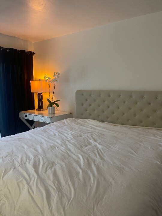 16881 Sims Lane in Huntington Beach, CA - Building Photo