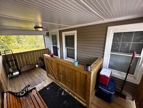 16 Cove Ct, Unit B in Rochester, NH - Foto de edificio - Building Photo