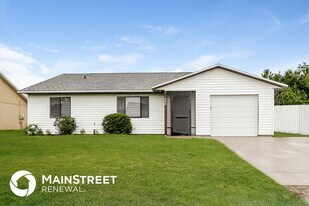 240 Grifford Dr in Kissimmee, FL - Building Photo