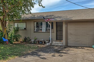 2872 Helen St in Redding, CA - Building Photo - Building Photo