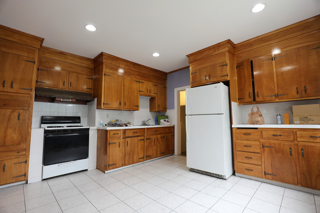 19 Lothrop St in Boston, MA - Building Photo