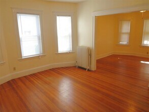 5 Freeman St, Unit 1 in Arlington, MA - Foto de edificio - Building Photo