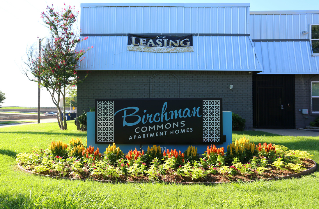 Birchman Commons in Fort Worth, TX - Foto de edificio