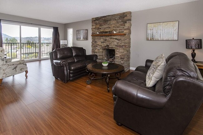 198 Edward Crescent in Port Moody, BC - Building Photo - Building Photo