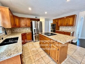 1109 E Sleepy Hollow Dr in Olathe, KS - Building Photo - Building Photo