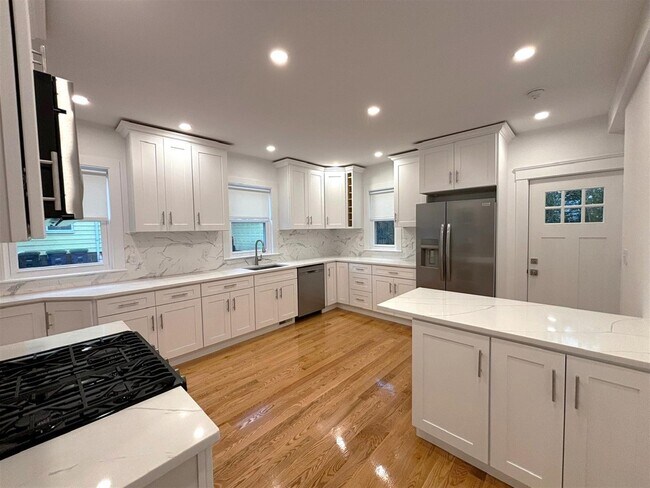 26 Fenwick St in Somerville, MA - Building Photo - Building Photo