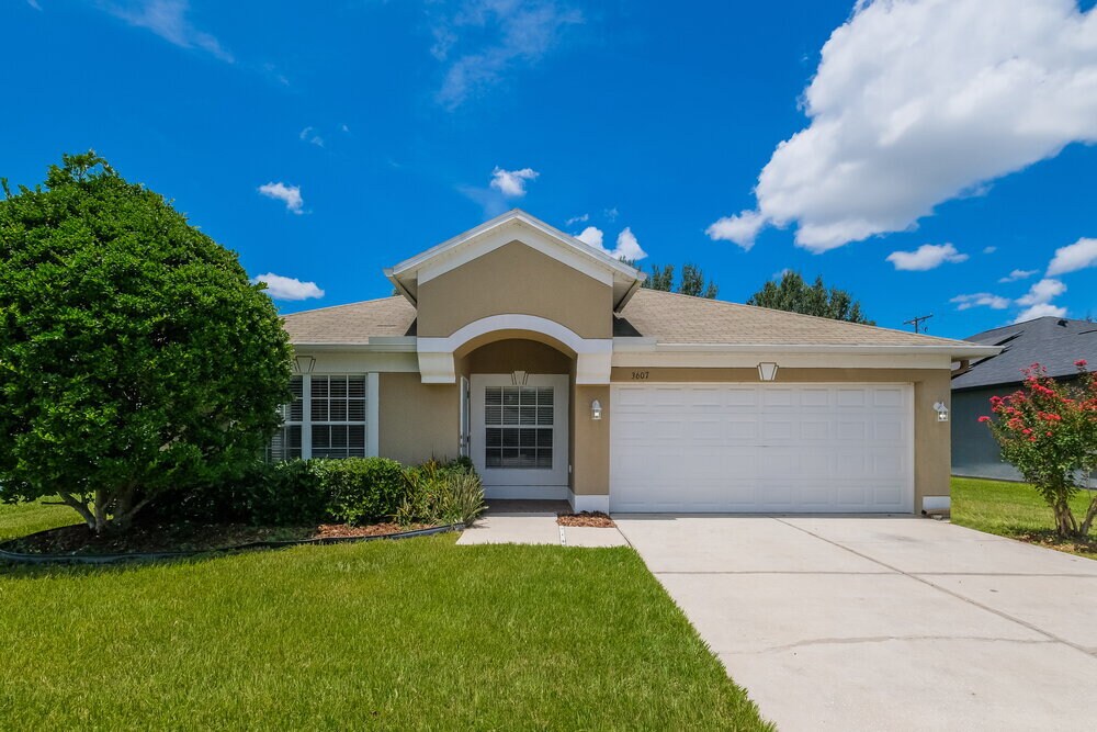 3607 Trapnell Grove Loop in Plant City, FL - Foto de edificio