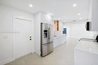 172 SW 35th Terrace in Fort Lauderdale, FL - Building Photo - Building Photo