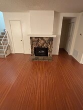 527 Spring Rd, Unit 18 in Moorpark, CA - Building Photo - Building Photo