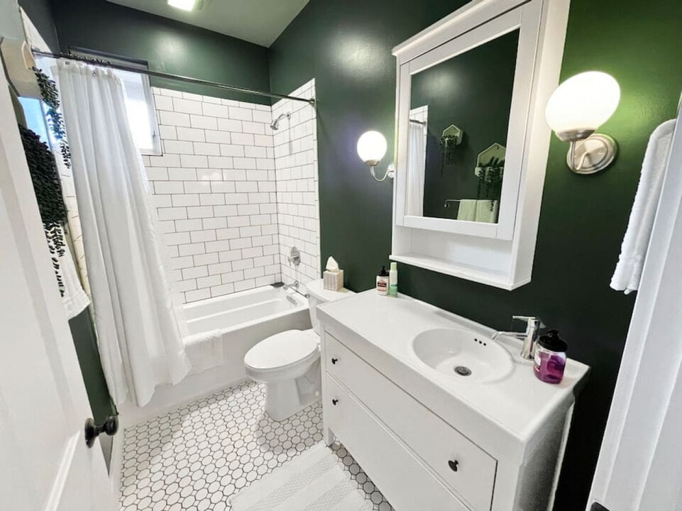 1826 Republic St in Cincinnati, OH - Building Photo