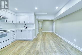 1201 Chateau Ct in Pickering, ON - Building Photo - Building Photo