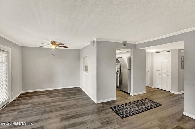 6646 La Mirada Dr E in Jacksonville, FL - Building Photo - Building Photo