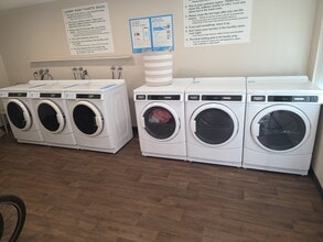 Kingston Manor in Tacoma, WA - Building Photo - Building Photo