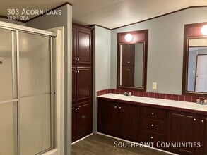 303 Acorn Ln in Greenwood, SC - Building Photo - Building Photo