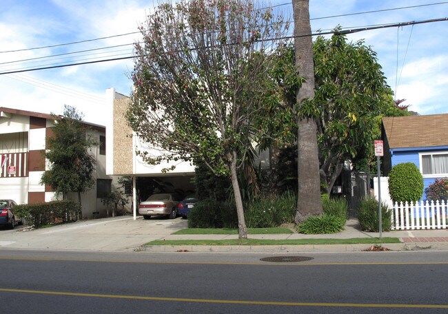 11655 Ohio Ave in Los Angeles, CA - Building Photo - Building Photo