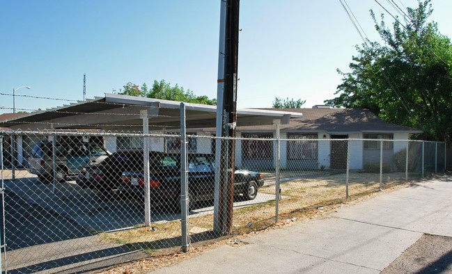 456 E Stanislaus St in Fresno, CA - Building Photo - Building Photo