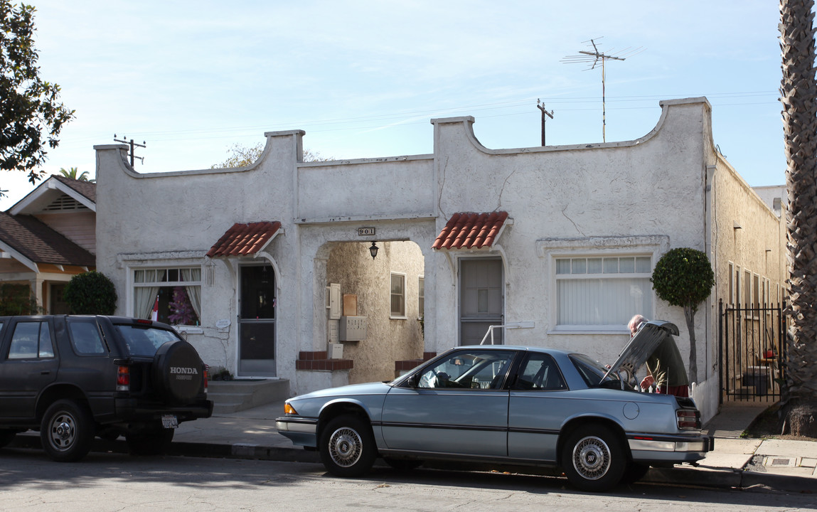 901 Coronado Ave in Long Beach, CA - Building Photo