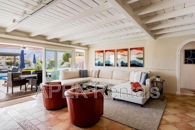 477 E Vía Colusa in Palm Springs, CA - Building Photo - Building Photo