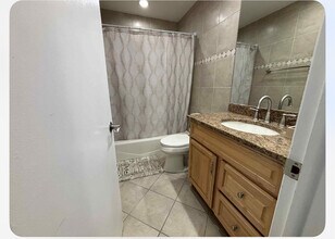 6748 E Prairie Rd, Unit 1st floor in Lincolnwood, IL - Building Photo - Building Photo