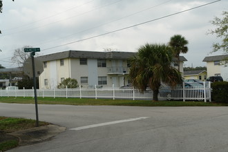 2290 S Palmetto Ave in South Daytona, FL - Building Photo - Building Photo