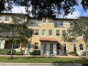 968 SW 147th Ave in Pembroke Pines, FL - Building Photo - Building Photo