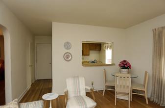 Meadow Lane in Baltimore, MD - Building Photo - Interior Photo