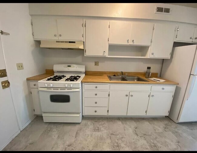 325 S Spring St, Unit 325 s spring st blythe ca in Blythe, CA - Building Photo - Building Photo