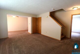 2201 W Todd Ln in Lincoln, NE - Foto de edificio - Building Photo