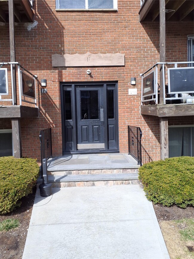 property at 17 Tanager Rd