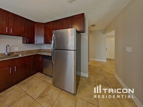 3615 W Rogers Ave in Tampa, FL - Building Photo - Building Photo